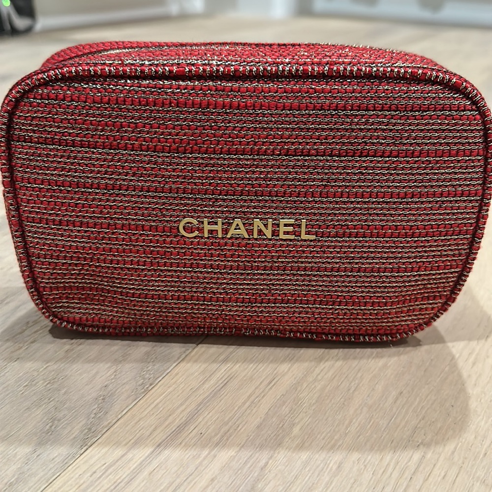 Chanel makeup bag 2022 - Picture 1 of 4